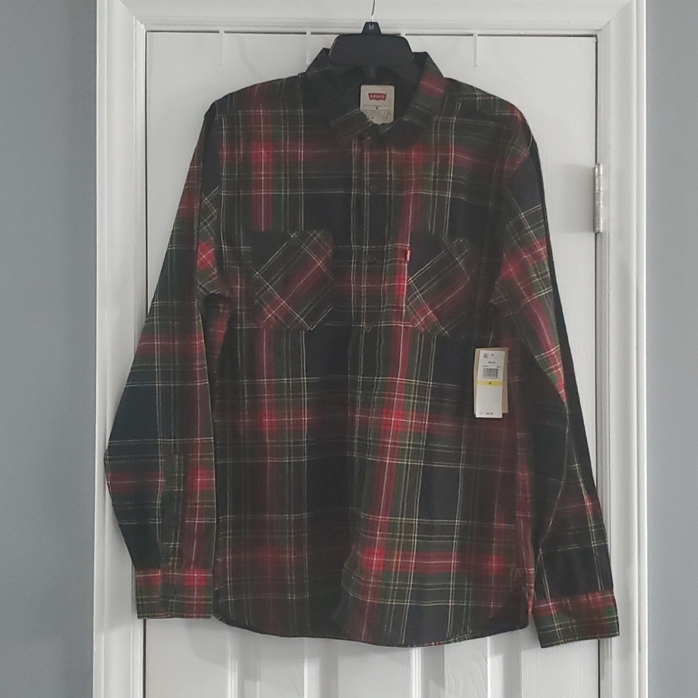 NWT Levi's button down size Medium